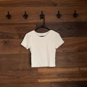 Aritzia/ babaton contour t-shirt